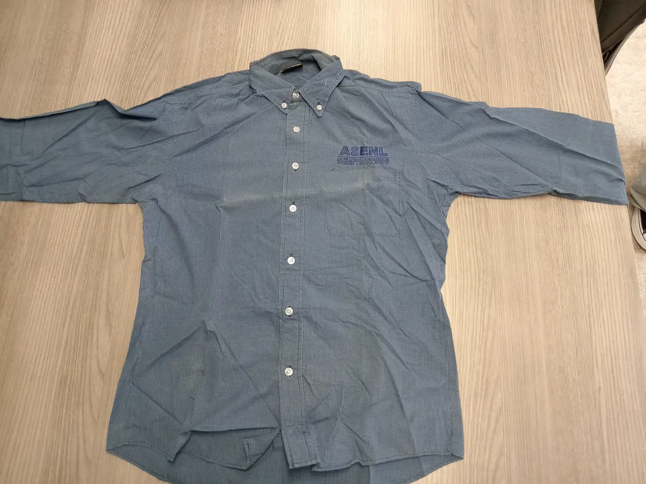 Camisa Oxford con Trama de Microcuaudros (o patrón Gingham fino). - MKTING ACTIVO